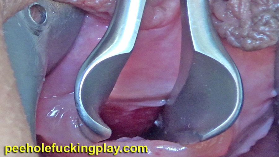 Female stretching her peehole with speculum to get wide gape